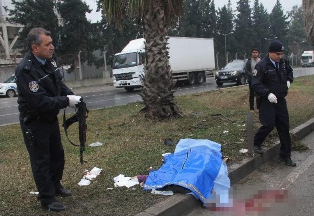 Cenazeye Giden Anne Ve Oğlun &Ouml;ld&uuml;ğ&uuml; Kaza Kamerada