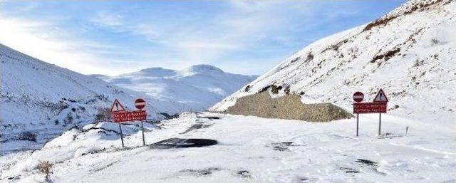 Kar Ve Tipi Nedeniyle Yolu Kapalı Olan Köye, İzne Gelen Asker Kar Üstü Aracıyla Götürüldü