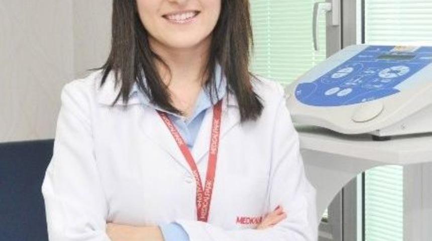 Y&uuml;ksek Topuklu Ayakkabı Bel Fıtığına Yol A&ccedil;ıyor