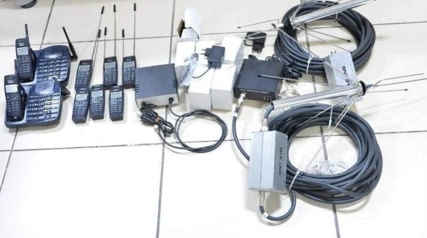 Işid&rsquo;in Kargoyla Gelen Telsizlerine El Konuldu