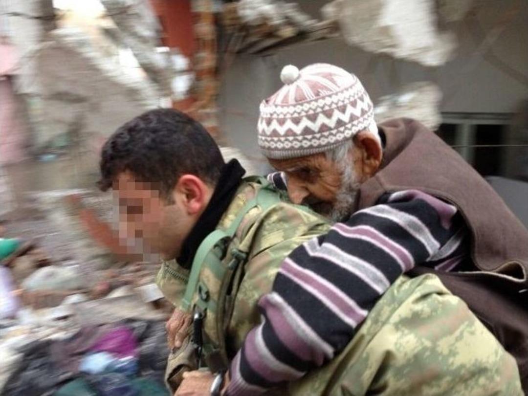 &Ouml;l&uuml;me Terk Edilen Yaşlı &Ccedil;ifti Mehmet&ccedil;ik Kurtardı