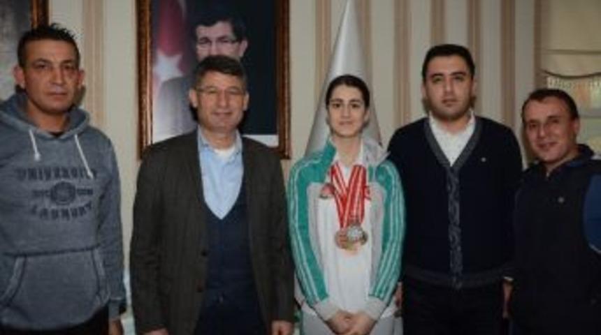 Başkan Yeni&rsquo;ye Şampiyondan Ziyaret