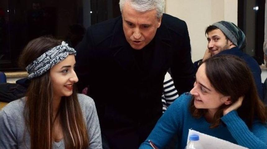 (&ouml;zel Haber) Rekt&ouml;rden Gece Yarısı K&uuml;t&uuml;phane Ziyareti