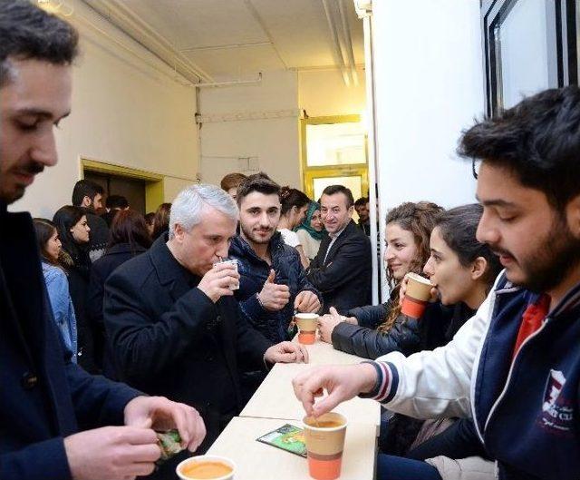 (özel Haber) Rektörden Gece Yarısı Kütüphane Ziyareti