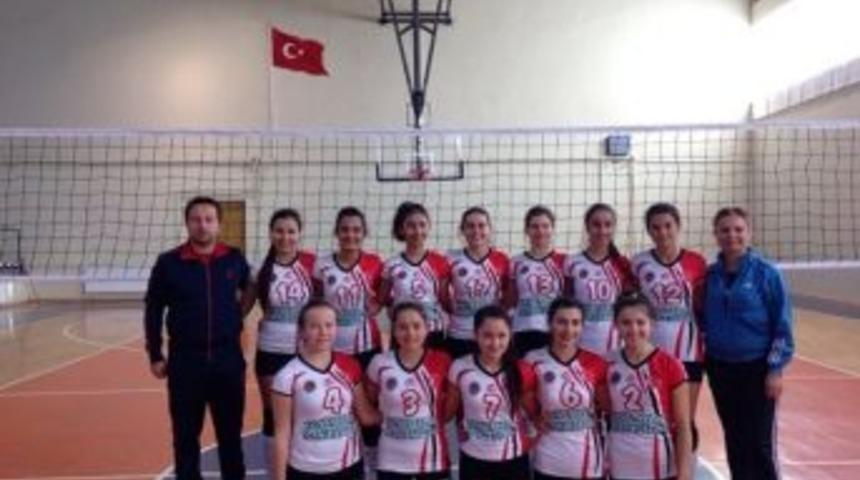 Esra Karakaya Anadolu Lisesi Dörtlü Finalde