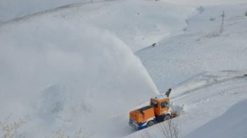 Hakkari&rsquo;de T&uuml;m K&ouml;y Ve Mezra Yolları Ulaşıma A&ccedil;ıldı