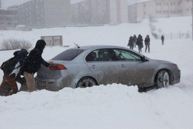 Erzurum’da Lodos Ve Kar