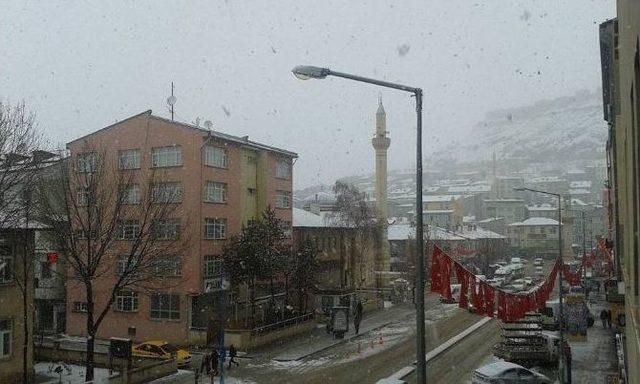 Bayburt’ta Kar Yağışı Hayatı Olumsuz Etkiliyor