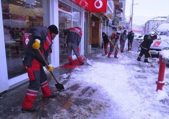 Bayburt’ta Kar Yağışı Hayatı Olumsuz Etkiliyor