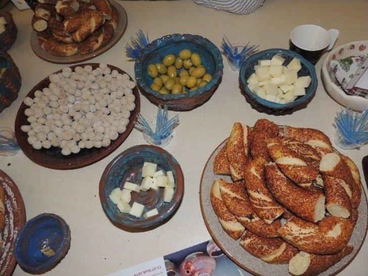 Simit Çay İkramıyla Çaydanlık Sergisi G2