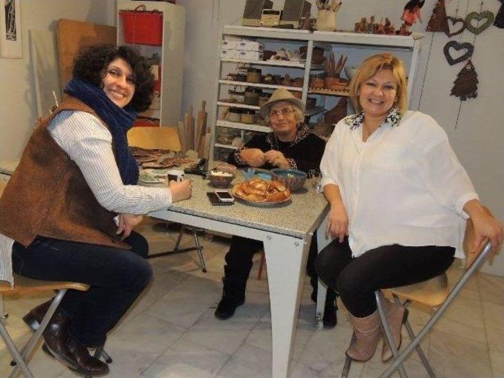 Simit Çay İkramıyla Çaydanlık Sergisi G4