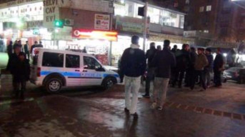 Batman&rsquo;da Bı&ccedil;aklı Kavga: 2 Yaralı