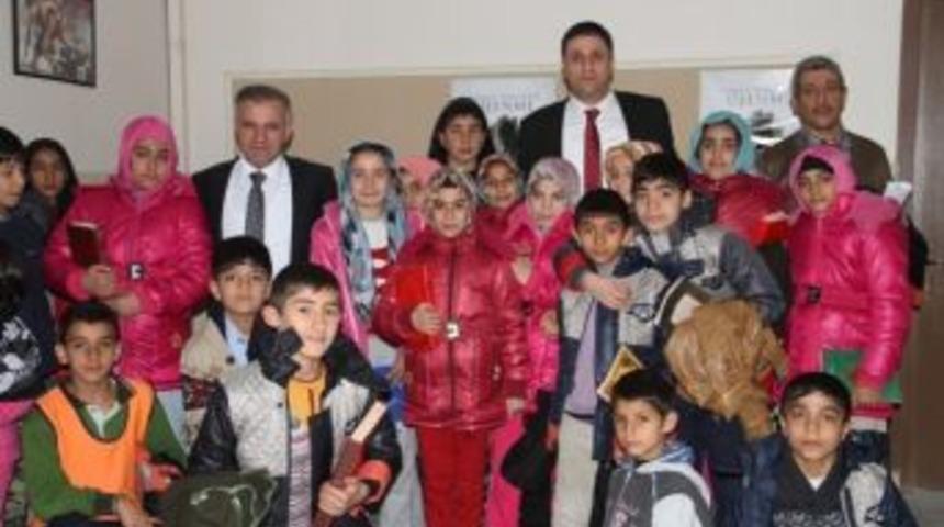 Gen&ccedil;lik Spordan Başarılı Olan &Ouml;ğrencilere Hediye