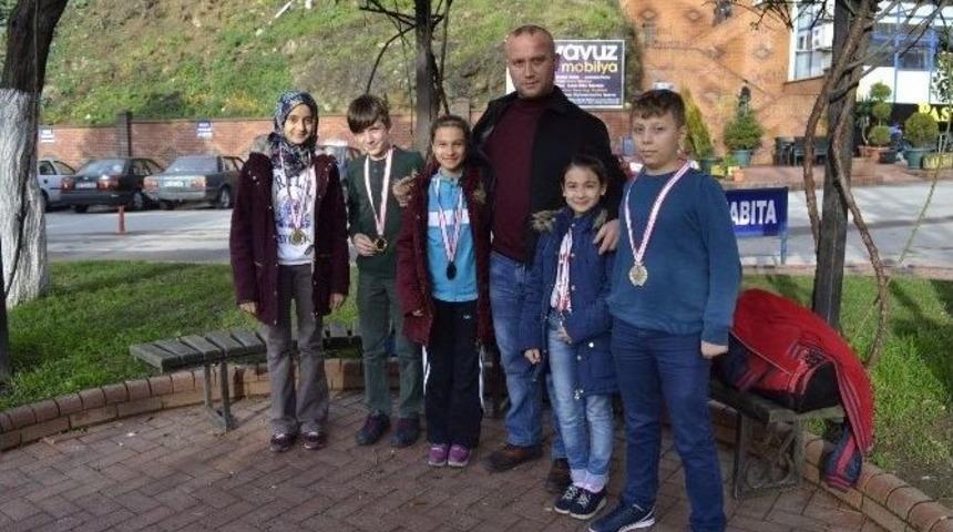 Alaplılı Karatecilerden 5 Madalya