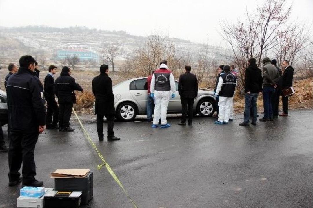 Otomobilinde Silahla Vurulmuş Halde Bulundu