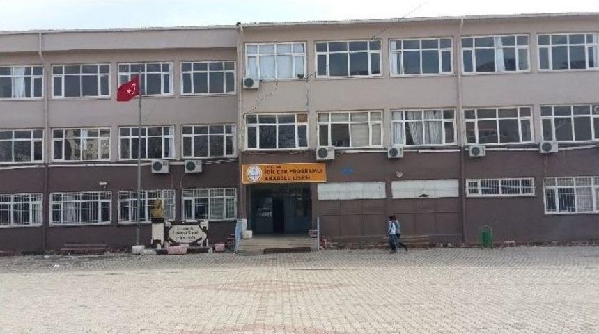 Ter&ouml;ristler Yine Okullara Saldırdı