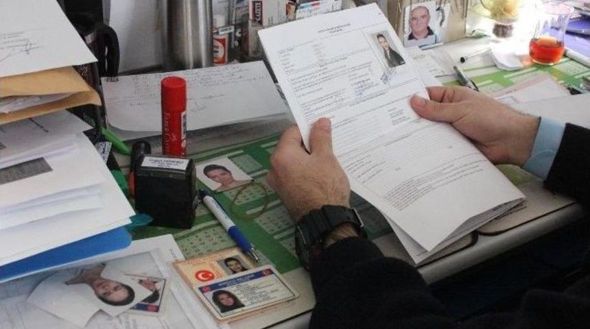 Yurt Dışına &Ccedil;ıkan S&uuml;r&uuml;c&uuml;ler, 84 &Uuml;lkede Ge&ccedil;erli Olan Yeni Ehliyetleri Tercih Ediyor