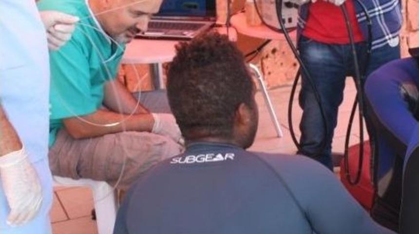 Dalgı&ccedil; Maskesi Yutan Bir Yunusa T&uuml;rkiye&rsquo;de İlk Defa Endoskopi Uygulandı