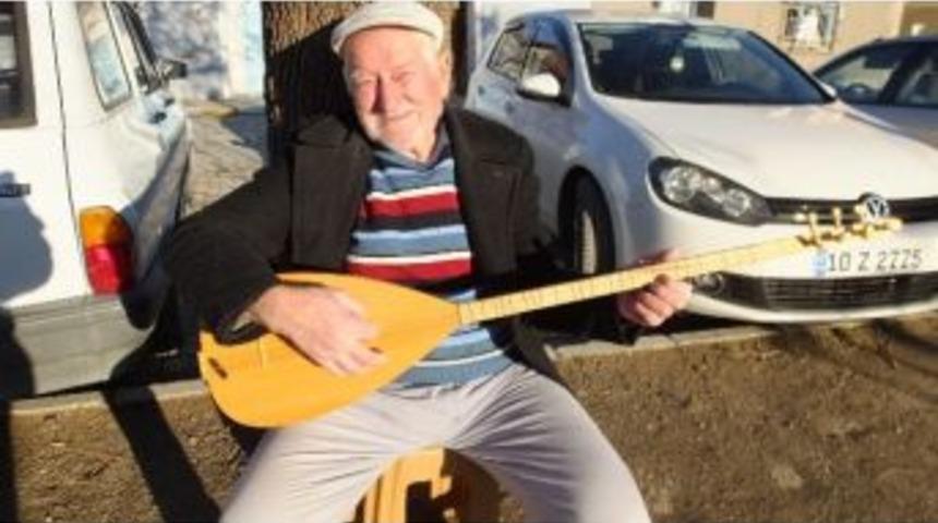 Burhaniye&rsquo;de 80 Yaşındaki Ozan İlgi G&ouml;rd&uuml;