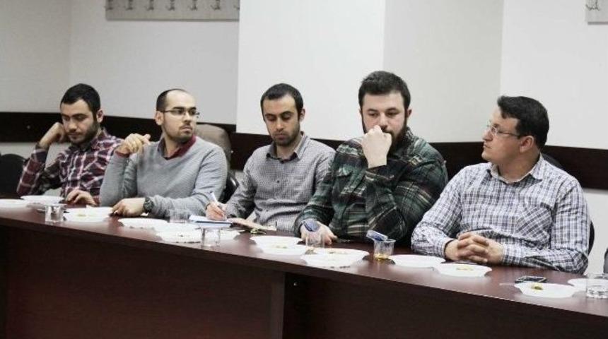 Sa&uuml;&rsquo;de &rsquo;t&uuml;rkiye&rsquo;de Tekaf&uuml;l Uygulamaları&rsquo; İsimli Konferans D&uuml;zenlendi