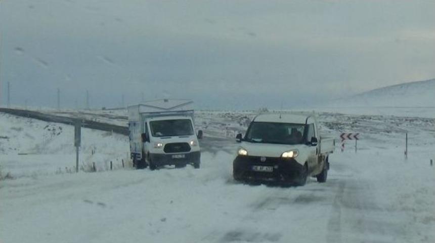 Kars&rsquo;ta Kar Ve Tipi Hayatı Olumsuz Etkiliyor