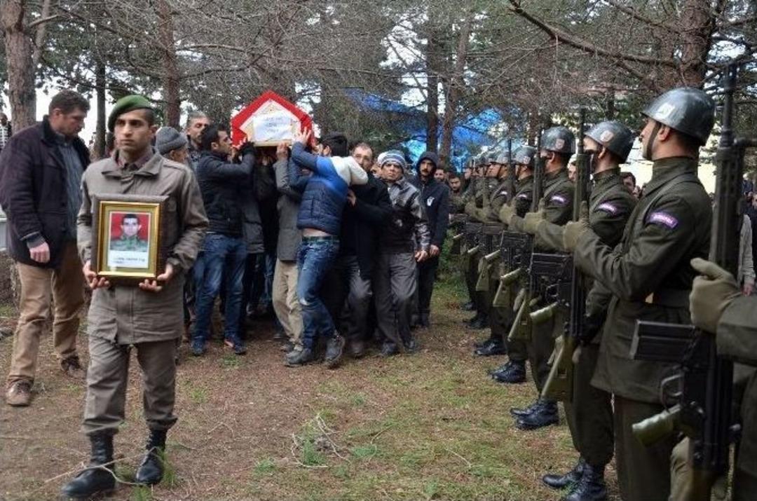 Ameliyatta Hayatını Kaybeden Asker Toprağa Verildi