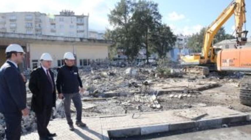 Yeni Hizmet Binası İ&ccedil;in Eski Otogarda Yıkım Başladı