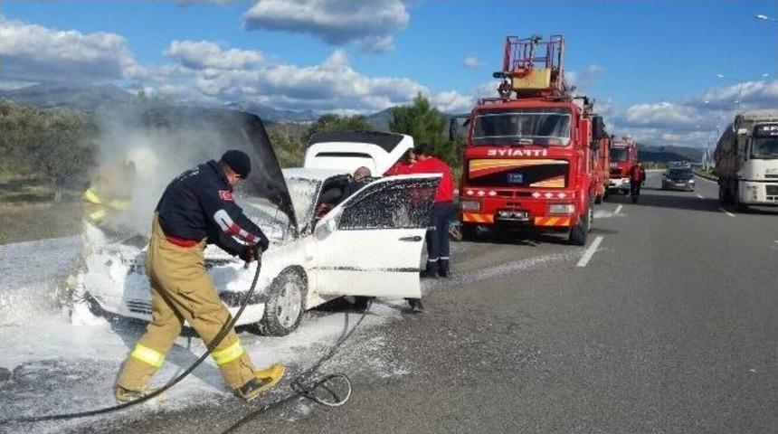 Yanan Aracı İtfaiye S&ouml;nd&uuml;rd&uuml;