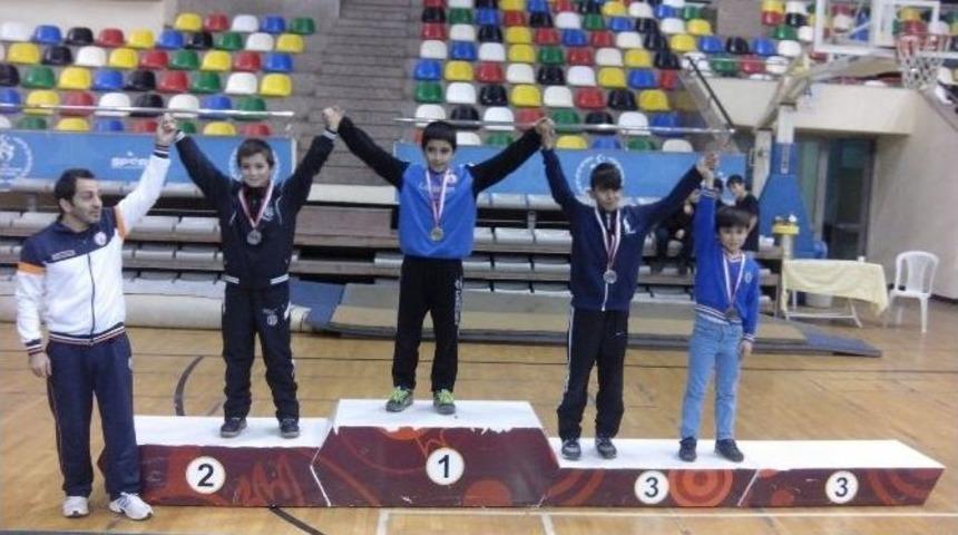 G&uuml;reşin İstanbul İl Şampiyonu Şair Erdem Bayazıt Orta Okulu Oldu