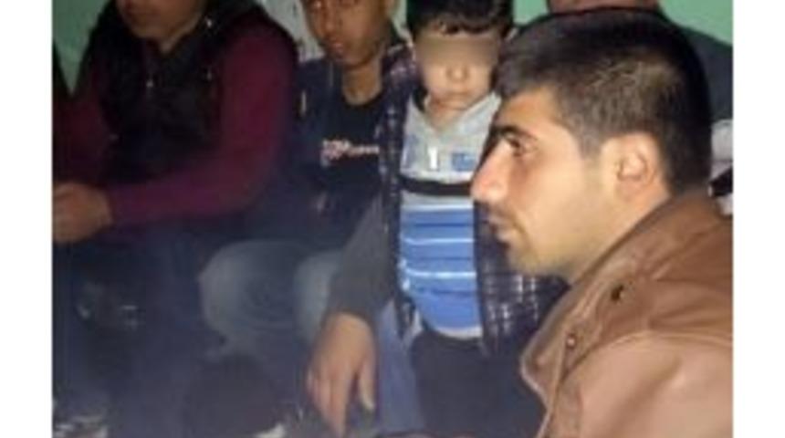 Edirne&rsquo;de Suriye Uyruklu 23 Ka&ccedil;ak G&ouml;&ccedil;men Yakalandı