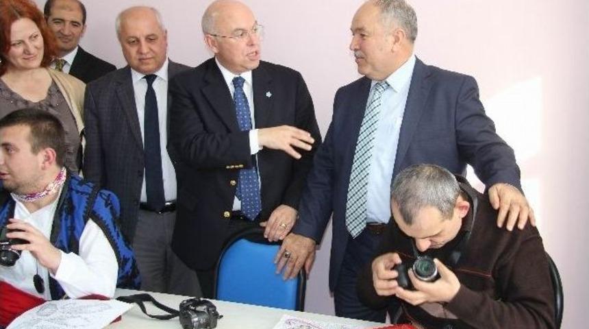 &ldquo;bizim G&ouml;z&uuml;m&uuml;zle G&ouml;rmek İster Misiniz&rdquo; Fotoğraf At&ouml;lyesi