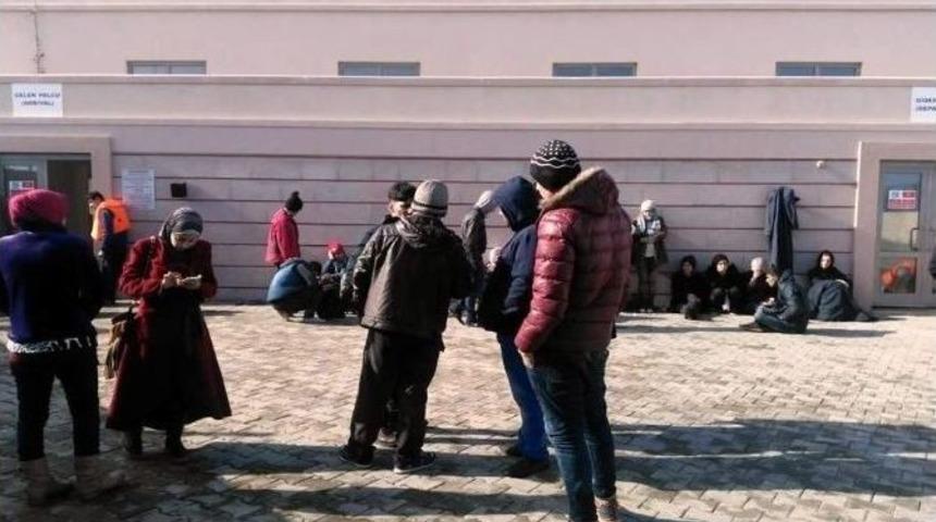 Aydın&rsquo;da 77 G&ouml;&ccedil;men Yakalandı