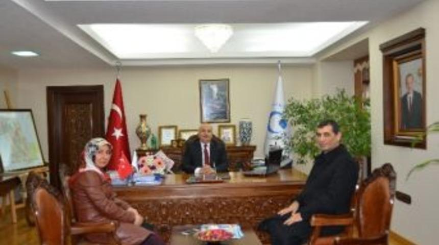 Anaokulu M&uuml;d&uuml;r&uuml; &Ccedil;elik&rsquo;ten, Rekt&ouml;r G&ouml;n&uuml;ll&uuml;&rsquo;ye Ziyaret