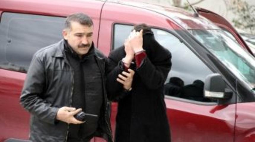 Sosyal Medyada Paylaşım Tartışmasında Bı&ccedil;aklamaya Adli Kontrol