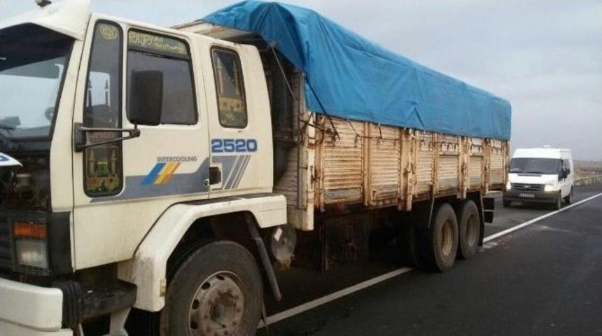 Kamyonun Kasasından 20 Ton Ka&ccedil;ak Yakıt &Ccedil;ıktı