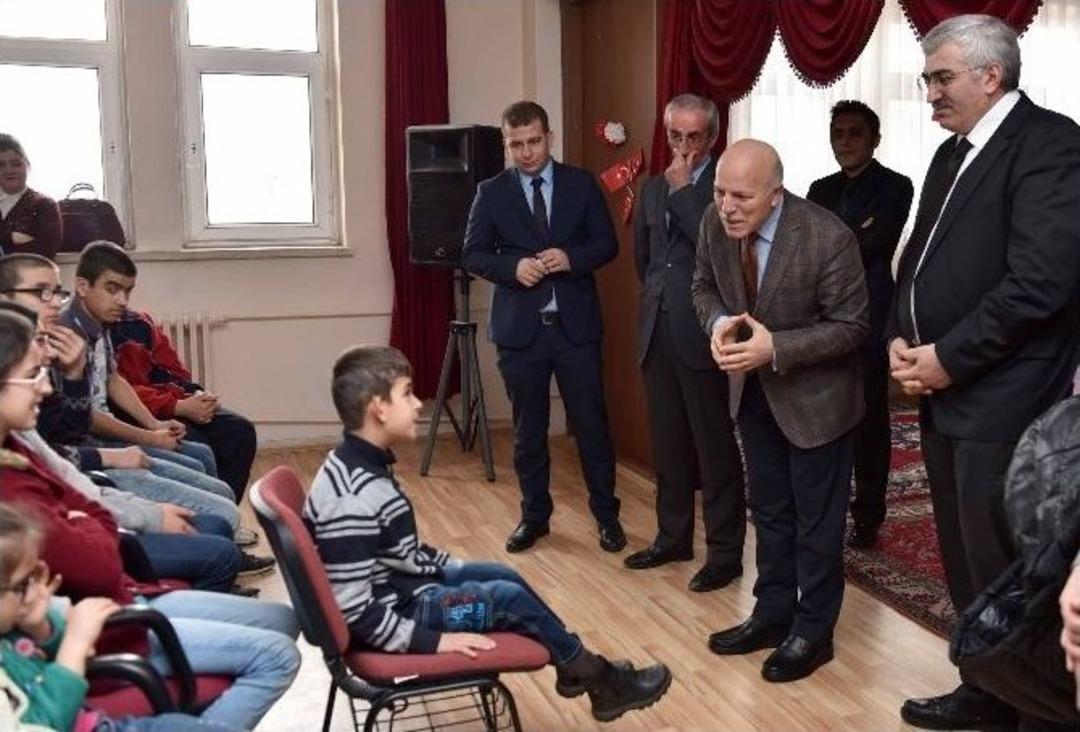 Başkan Sekmen, Engelli &Ouml;ğrencilerle Buluştu