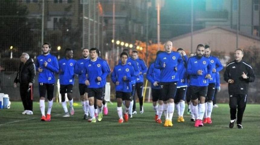 Alanyaspor, Denizlispor Ma&ccedil;ının Hazırlıklarını S&uuml;rd&uuml;r&uuml;yor