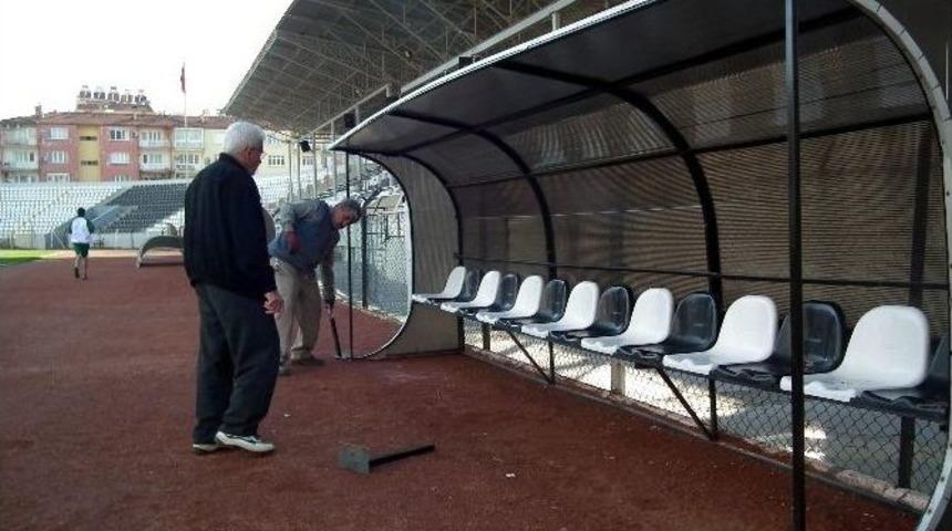 Adnan Menderes Statyumu Soyunma Odaları Yenilendi