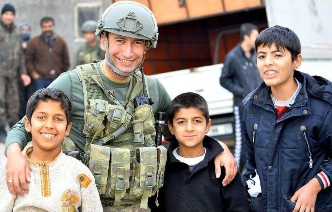 Cizre&rsquo;de Asker Halk İle İ&ccedil; İ&ccedil;e