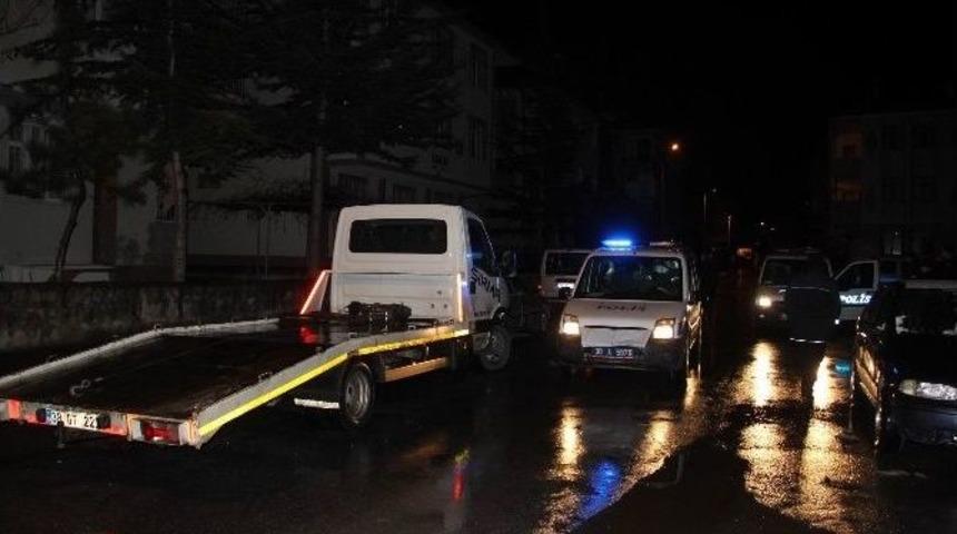 Polisin Dur İhtarına Uymadı, &Ccedil;ekiciyi Bırakıp Ka&ccedil;tı