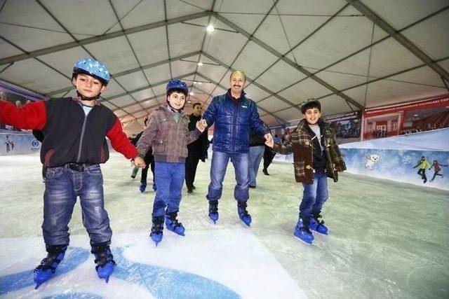 Sultangazi’de Buz Pateni Keyfi Başlıyor