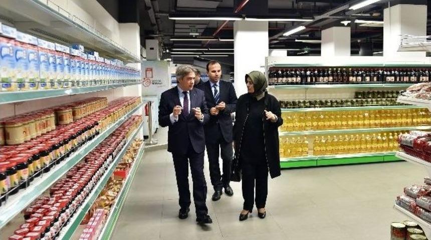 Gazeteci-yazar Ayşe Böhürler: "sosyal Market Örnek Bir Proje"