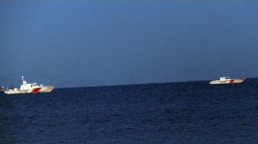 Yunan Sahil G&uuml;venlik Botunun Karaya Oturduğu İddiası