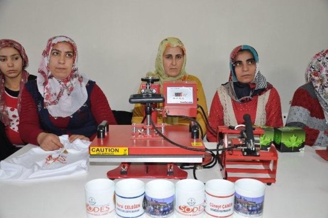 Ekin&ouml;z&uuml;&rsquo;n&uuml;n Tanıtımına Kadın Eli