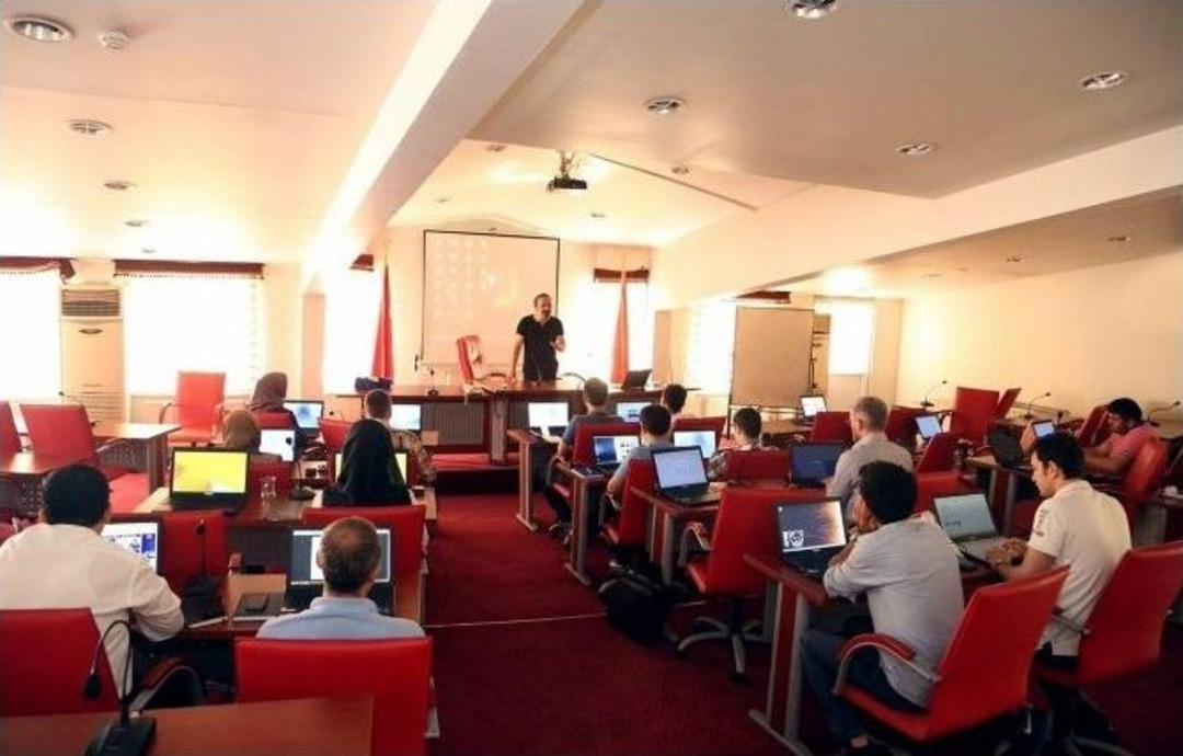 Ey&uuml;p Belediyesi, Pardus İşletim Sistemine Ge&ccedil;iş Yapmaya Hazırlanıyor