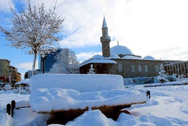 Erzurum Beyaz Gelinliğini Giydi