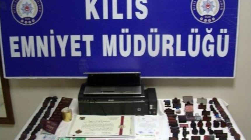 Sahte Diploma, Kimlik Ve S&uuml;r&uuml;c&uuml; Belgesi D&uuml;zenleyen Suriyeli Yakalandı