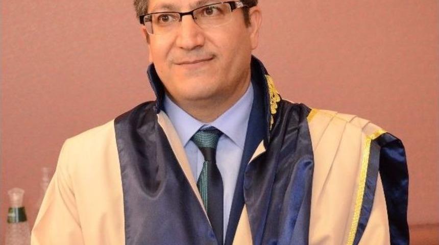 Tebrik Ziyaretlerinde &Ccedil;i&ccedil;ek Yerine &Ouml;ğrencilerine Burs İstedi