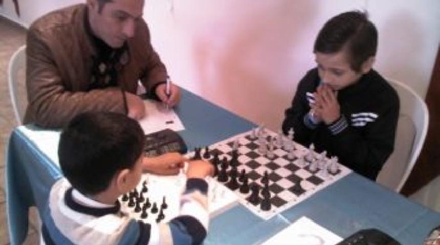 G&ouml;rme Engelliler Satran&ccedil;ta Yarıştı