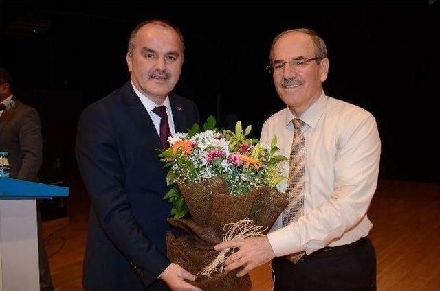 Pamukkale’de Eğitimci Yazardan Aile Konferansı